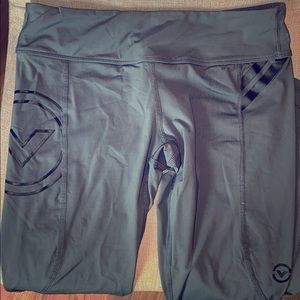 Virus Performance Leggings